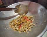 Foto langkah ke 4 dari resep Tumis Usus Ayam Super Pedas.