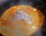 Foto del paso 24 de la receta Sopa de marisco congelado y fresco con fondo de cebolletas