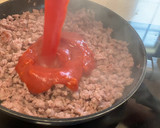 Foto del paso 3 de la receta: Espaguetis con butifarra, salsa de tomate, chocolate y vermut