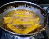 A picture of step 5 of French fries pakoray.