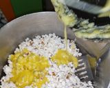 A picture of step 2 of Whip cream popcorn.