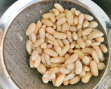 Foto del paso 1 de la receta: Pulpitos al ajillo con alubias blancas