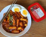 Foto langkah ke 7 dari resep Spicy Rabokki (Ramen Tteokbokki) 🔥.