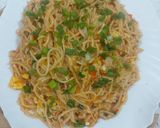 A picture of step 6 of Tomato chow mien.