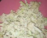 A picture of step 1 of Cauliflower jollof rice.