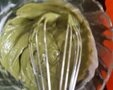 A picture of step 3 of Matcha green chocolate bars.
