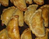 Foto del paso 5 de la receta: Empanadas criolla de carne picada jugosa y riquísima 😋 🥟