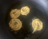 इंस्टेंट जलेबी(Instant jalebi recipe in hindi) रेसिपी चरण 3 फोटो