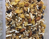 Foto del paso 2 de la receta: Granola p desayuno o merienda con pasas y trocitos de chocolate