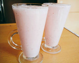 Foto del paso 3 de la receta: Licuado de frutilla, yogurt y leche