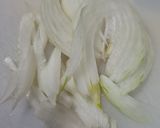 Foto del paso 3 de la receta: 82. Ensalada templada de frankfurt y pan tostado