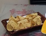 A picture of step 3 of Masala papad.