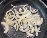 A picture of step 1 of Quick tomato and onion noodles.