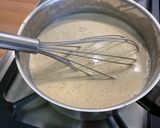 Une image de l'étape 7 de Sauce béchamel à l’épeautre, ail fumé et grana padano.