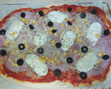 Foto del paso 3 de la receta: Pizza de jamón cocido y queso 🍕🍕