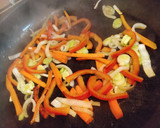 Foto del paso 3 de la receta: Noodles con langostinos y verduras