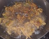 A picture of step 4 of Pyaaj k pakode.