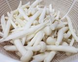 Hình bước làm 2 của món Nộm rau muống chay