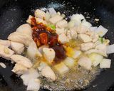 รูปขั้นตอนการทำที่ 3 ของ ไก่ผัดเม็ดมะม่วงหิมพานต์ สูตรเร่งรัด