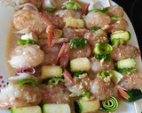Foto del paso 2 de la receta: Brochetas de langostinos y verduras al ajillo