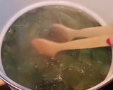 Foto langkah ke 1 dari resep 🍲 Oblok-oblok daun singkong bumbu iris simpel.