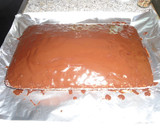 Foto del paso 8 de la receta: Bizcocho con cobertura de chocolate
