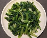 A picture of step 2 of Indian Lettuce Top with Dried Shrimps.
