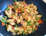 A picture of step 4 of Stir fried chicken breast with guacamole.