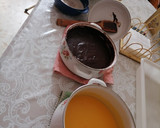 Foto del paso 1 de la receta: Tarta grande de cumpleaños de galletas, chocolate y natillas (v.1)
