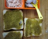 A picture of step 2 of Quick mayo sandwich.