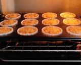 Foto langkah ke 11 dari resep Strawberry Streusel Muffins.