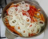 Foto del paso 4 de la receta: Pollo al escabeche para sándwich