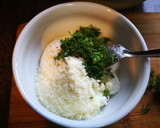 Foto del paso 2 de la receta: Ensalada de col lombarda con mozzarella y manzana