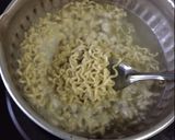 Foto langkah ke 1 dari resep Indomie goreng spesial.
