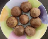 A picture of step 1 of Chikoo kesari.