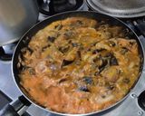 Foto del paso 5 de la receta: Berenjenas🍆champiñones🍄y cebollas🧅entomatadas🍅🌶️🍛🍱🍲🍚
