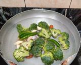 A picture of step 1 of Broccoli sauce paneer.