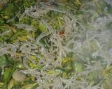 Foto langkah ke 4 dari resep Tumis kecipir bunga pepaya dan teri.
