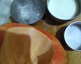 A picture of step 1 of Papaya lassi.