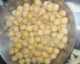 A picture of step 2 of Murg cholay.