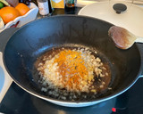 Foto del paso 3 de la receta: Tajine de ternera marroquí con manzanas caramelizadas y garbanzos