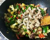 A picture of step 4 of Mix vegetables with chicken ki sabzi.