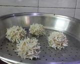 A picture of step 2 of Chicken Flower Dumpling.