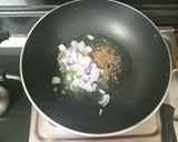 A picture of step 3 of Green peas masala.