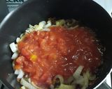 Foto del paso 6 de la receta: Chorizo con azafrán (tipo a la pomarola)
