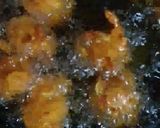 A picture of step 3 of Noodles pakora.