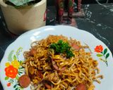 Foto langkah ke 3 dari resep Mie goreng sosis.