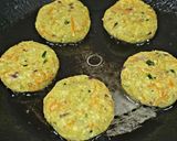 A picture of step 4 of Paneer lauki kebab.