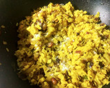 A picture of step 3 of Kanda poha.