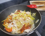Foto del paso 2 de la receta: Pollo al wok rápido y fácil